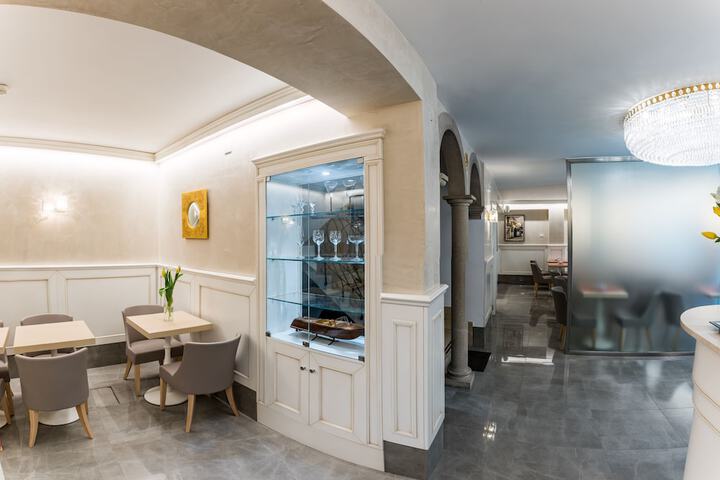 Entrance & Lobby