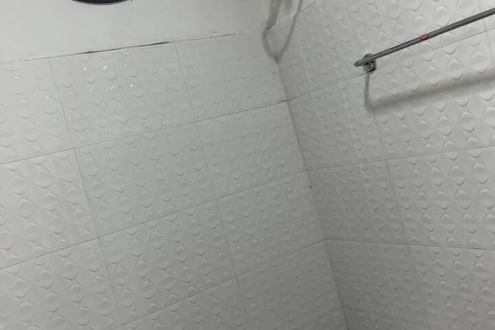Room 5 of 8