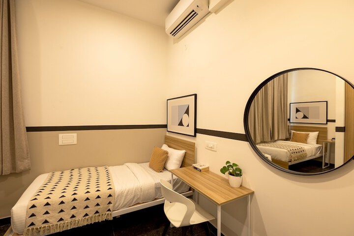 Room 13 of 22