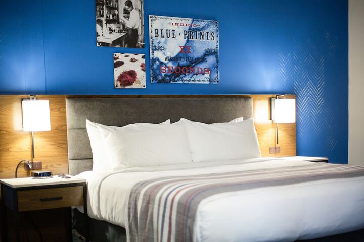 Executive King Bed (19 of 44)
