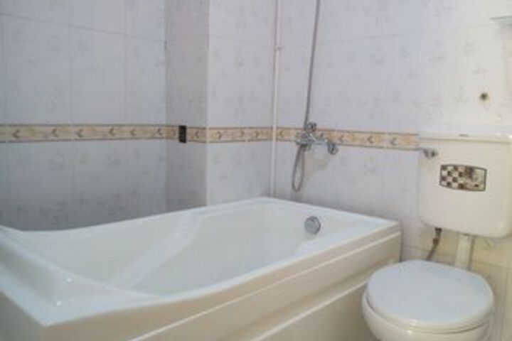 Room 6 of 73