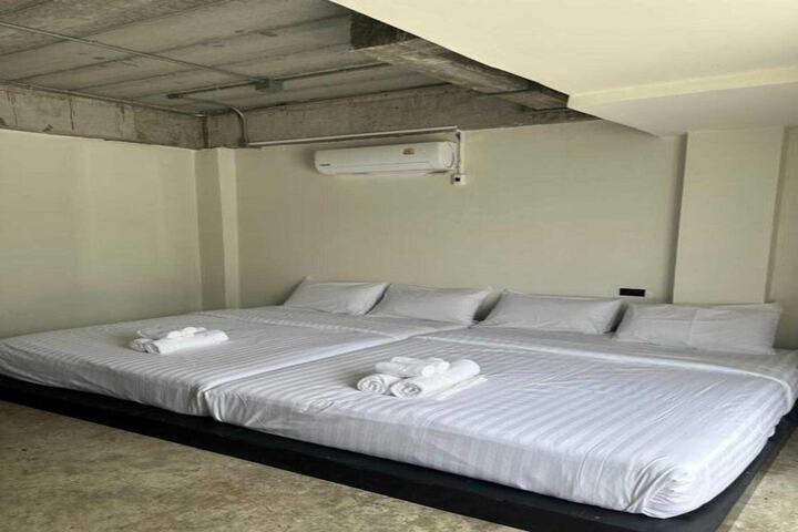Room 21 of 34