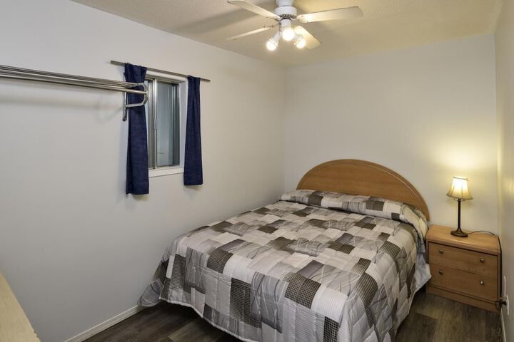 Room 17 of 46