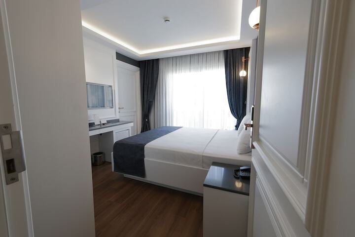 Room 35 of 68
