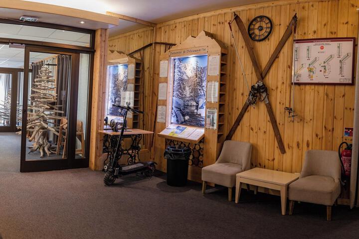 Entrance & Lobby