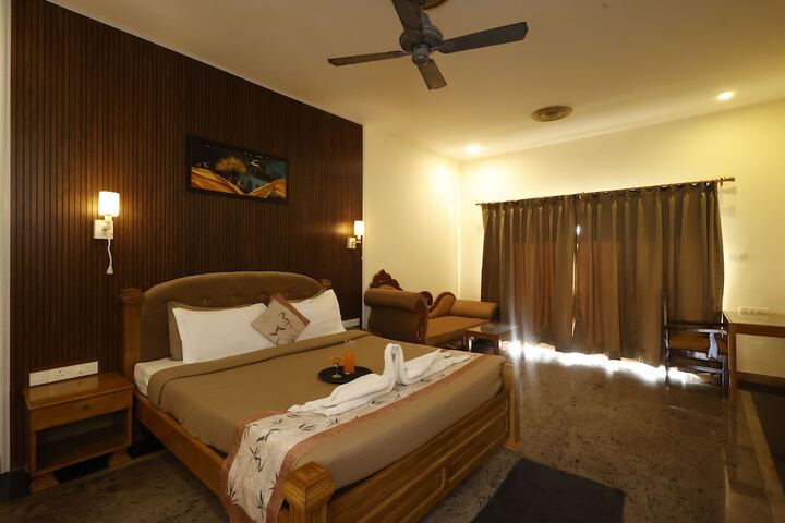 Room 44 of 100