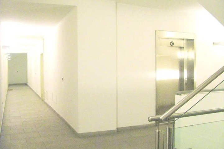 Room 8 of 12