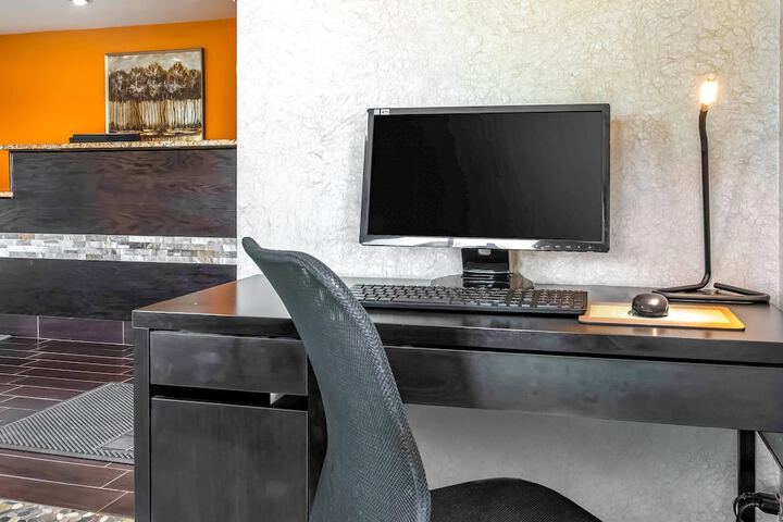 Business Center 41 of 43