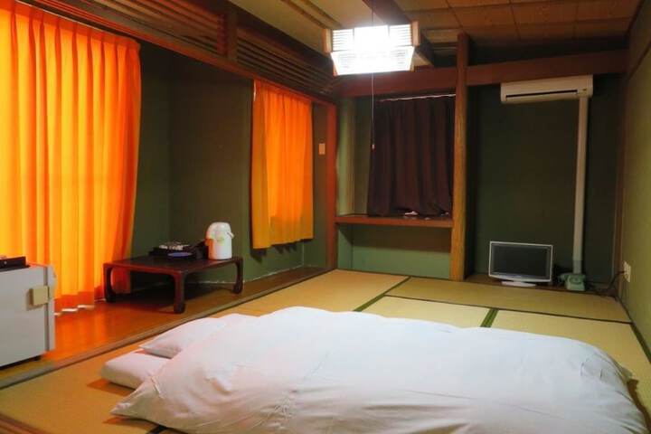 Room 11 of 21