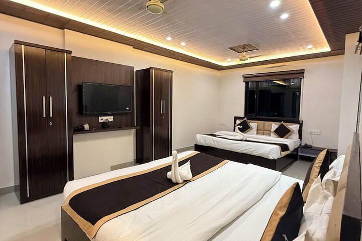 Room 6 of 15