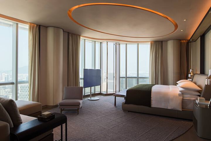 Room 10 of 96