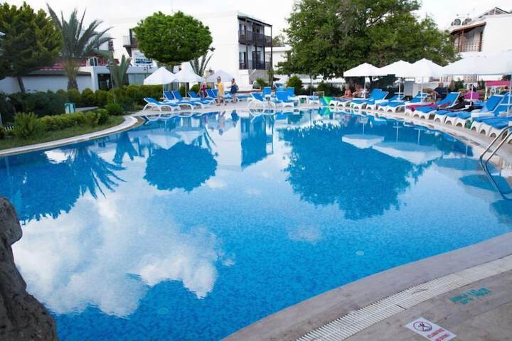 Pools & Facilities