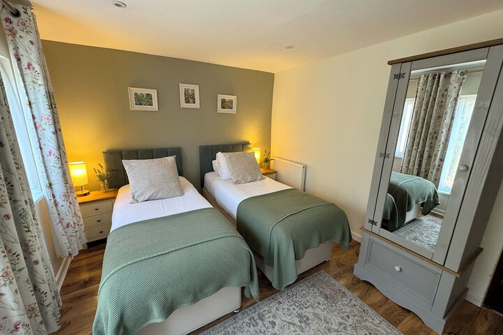 Room 4 of 25