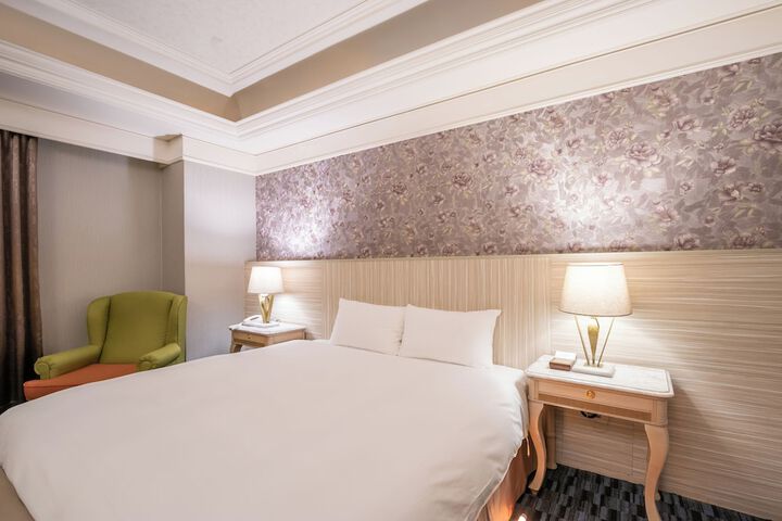 Room 4 of 63