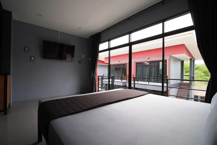Room 10 of 18