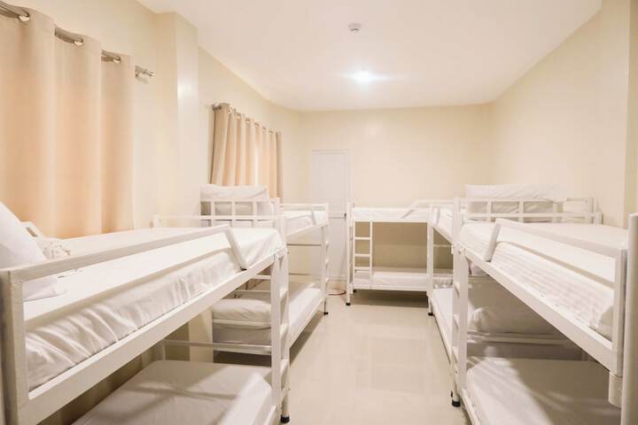 Room 8 of 70