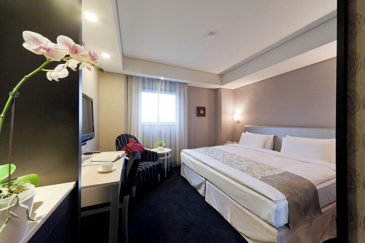 Room 8 of 42