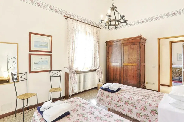 Room 5 of 15