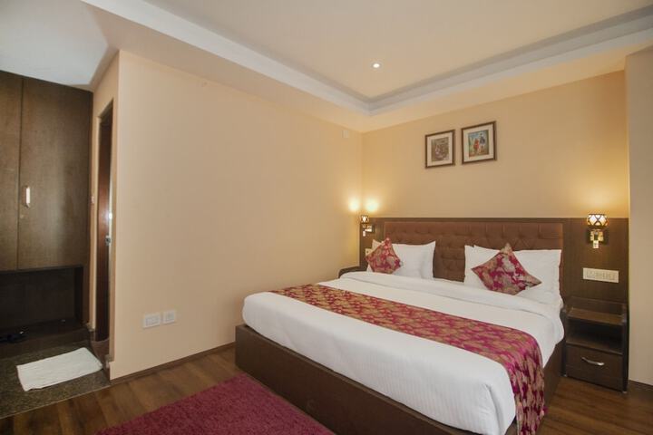 Room 5 of 10