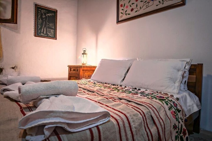 Room 4 of 32