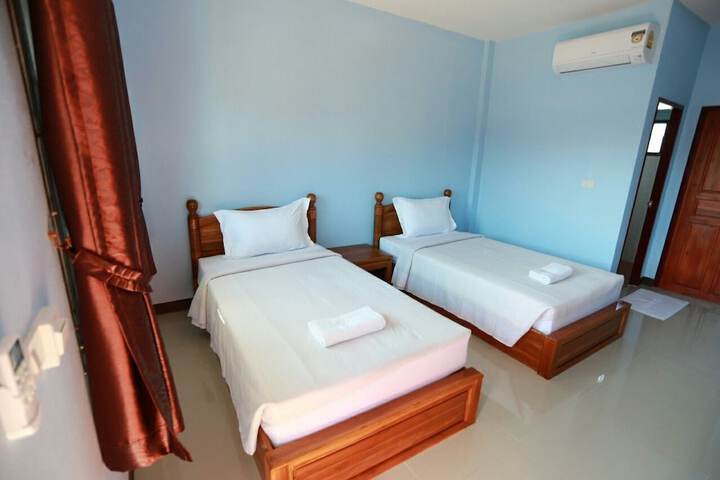 Room 6 of 34