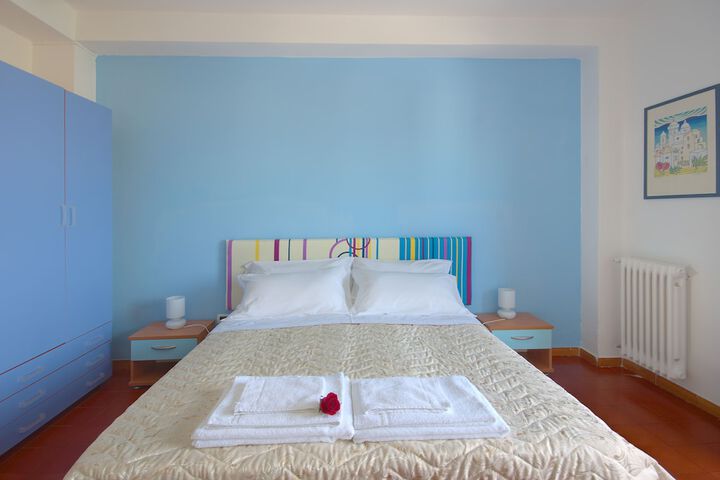 Room 6 of 33