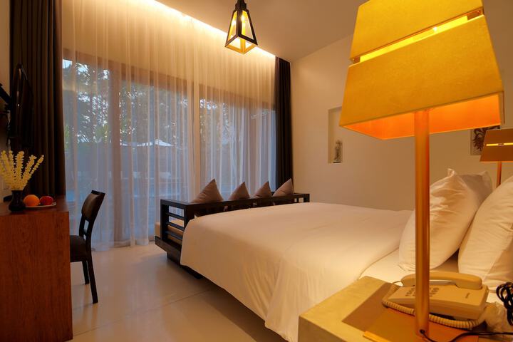 Room 12 of 169