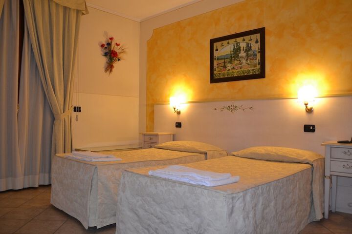 Room 6 of 30