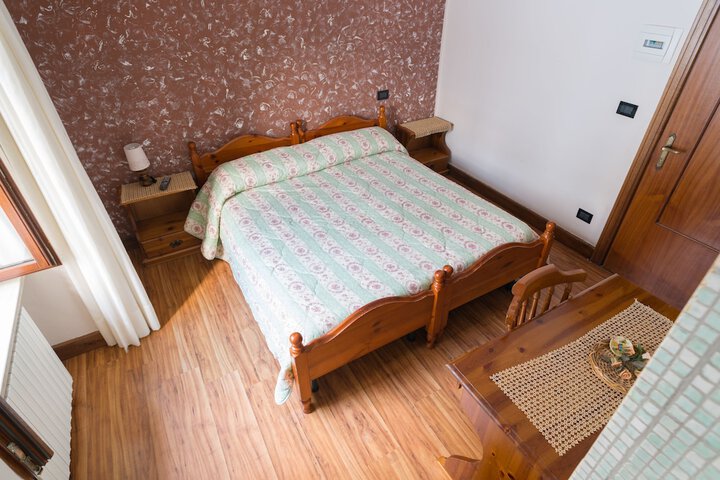 Room 3 of 16