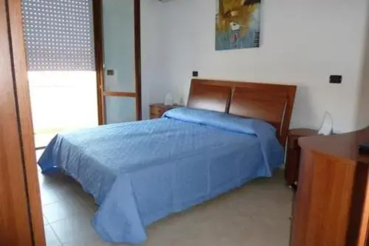 Room 4 of 10