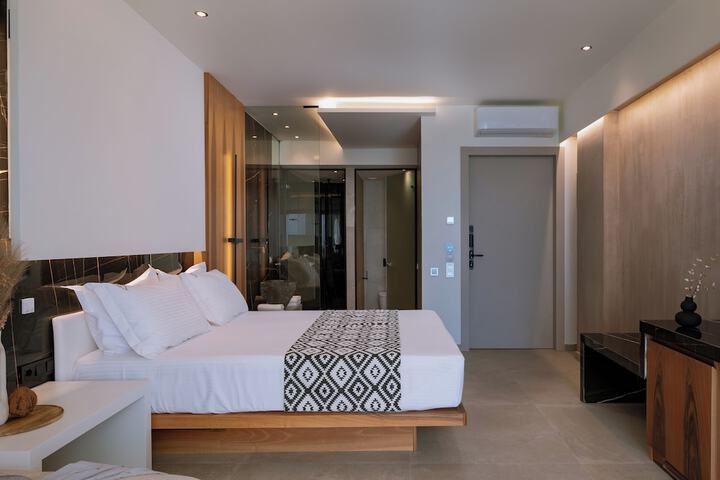 Room 7 of 33