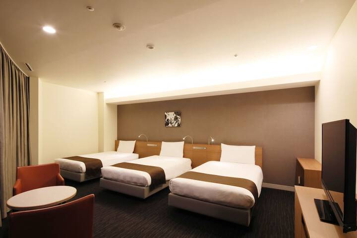 Room 27 of 93