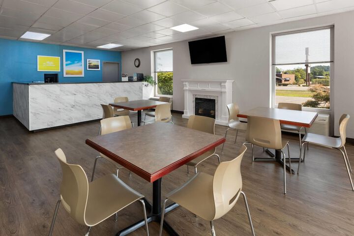 Hotel Interior 4 of 28