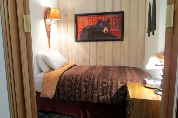 Room 3 of 10