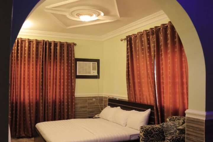 Room 16 of 39