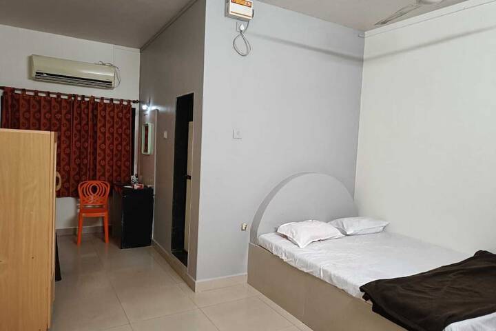 Room 7 of 9