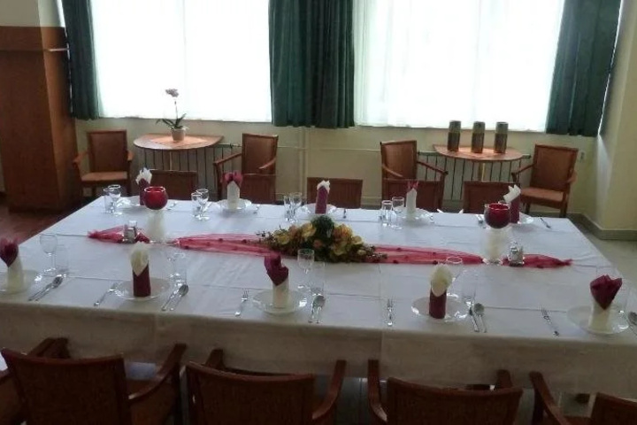 Dining 20 of 25