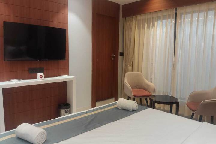 Room 12 of 34