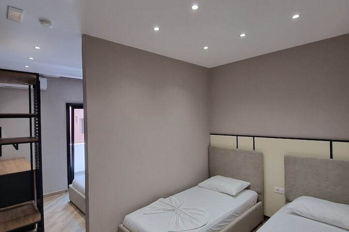 Room 3 of 34