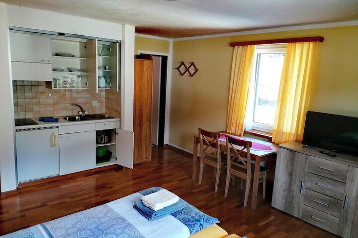 Room 16 of 35