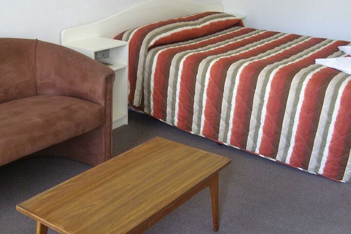 Room 12 of 38