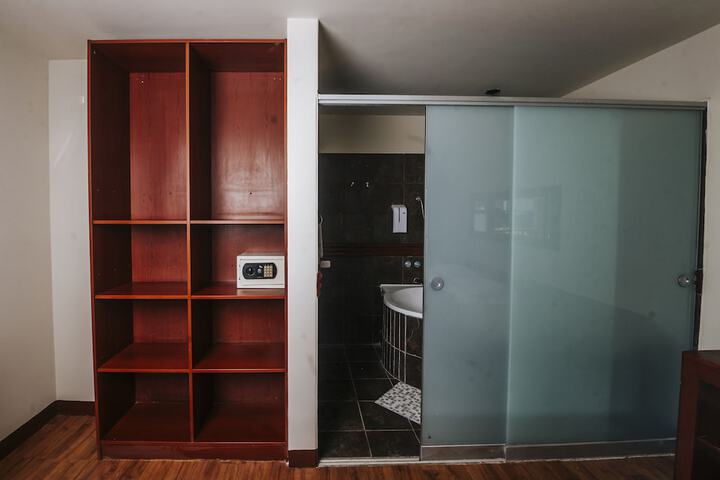 Room 11 of 25