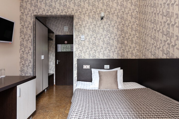 Room 27 of 107