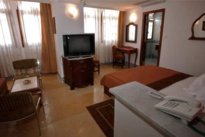 Room 19 of 38