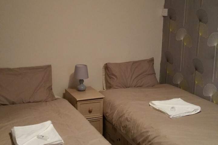 Room 7 of 18