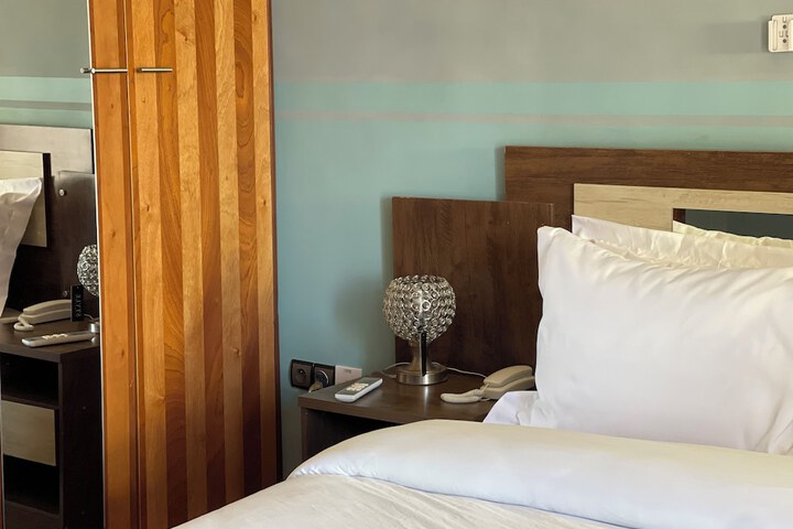 Room 28 of 124
