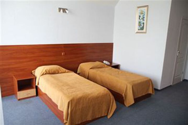 Room 8 of 25