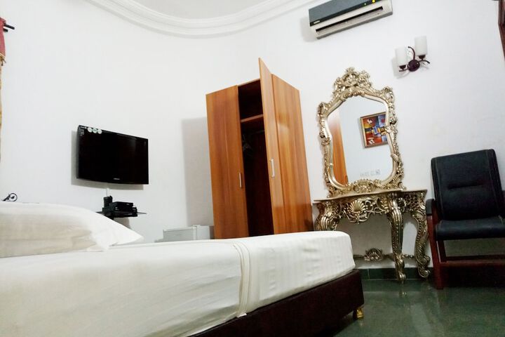 Room 12 of 29