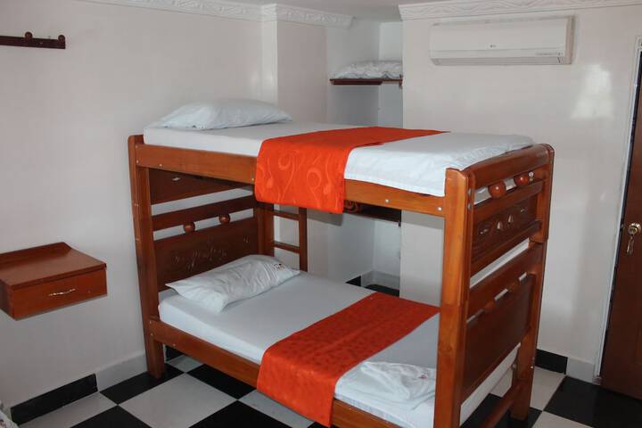 Room 9 of 35