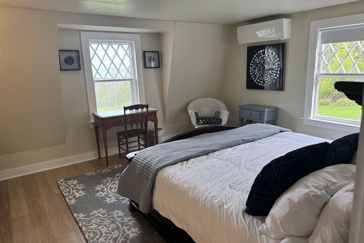 Room 43 of 182